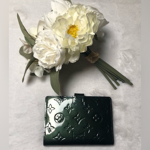 Louis Vuitton Authentic Green Vernis Agenda w/Ruler/Card Slots(Date Code:SP1160) - Picture 5 of 14